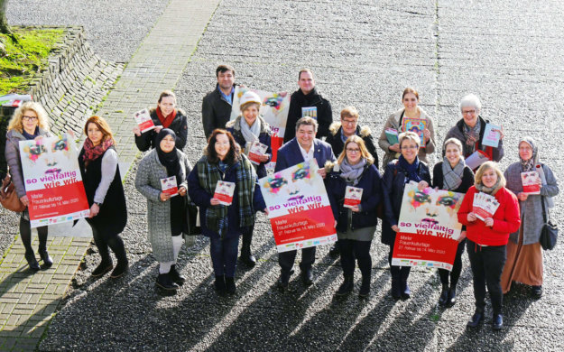 Die Veranstalterinnen der Frauenkulturtage stellen im Rathaus ihr Programm vor.