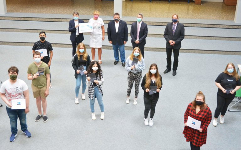 Gruppenfoto_Schueler_Huels_AG_Stiftung