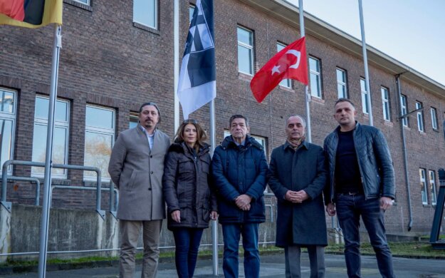 trauerbeflaggung-türkei-syrien-erdbeben05